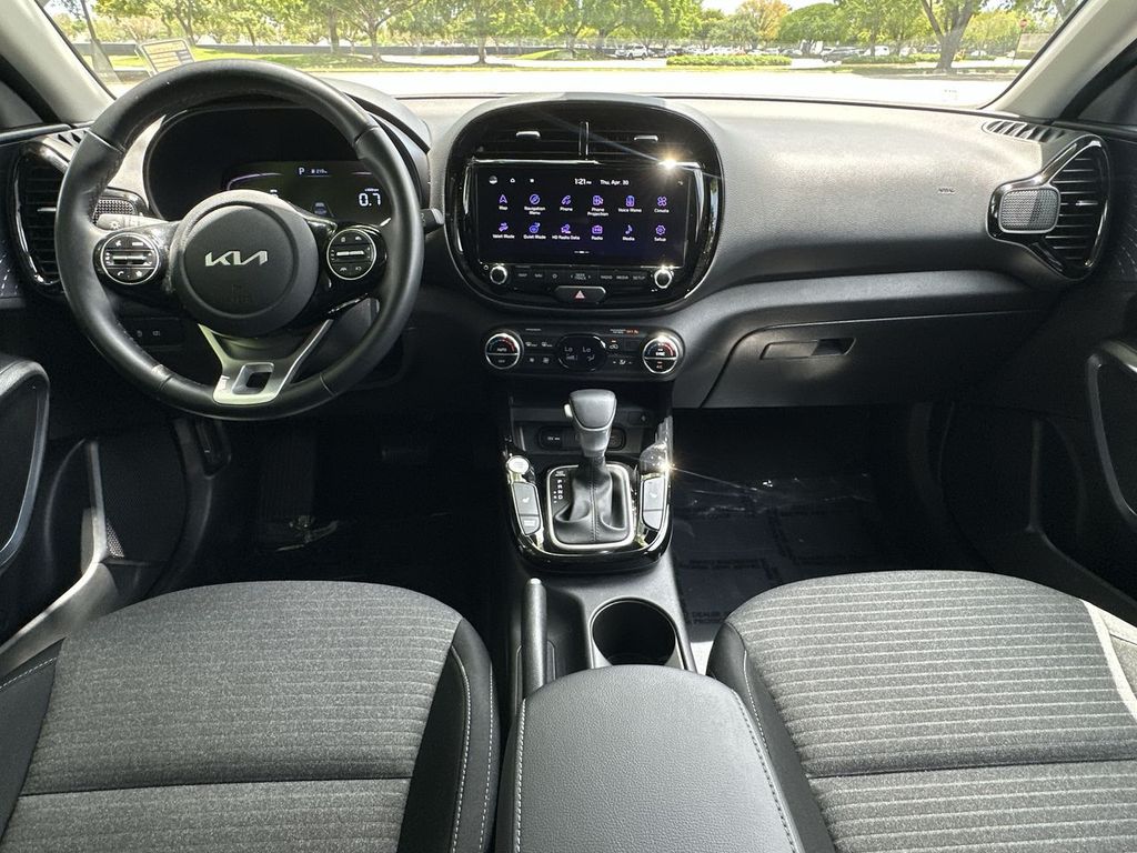 2023 Kia Soul EX - Photo 13