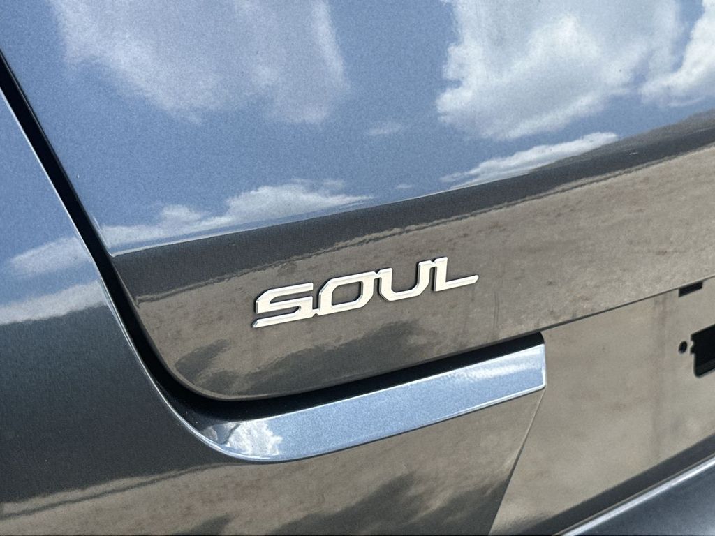2023 Kia Soul EX - Photo 6