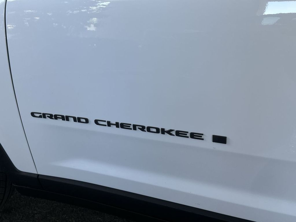 Thumbnail: 2025 Jeep Grand Cherokee - 7