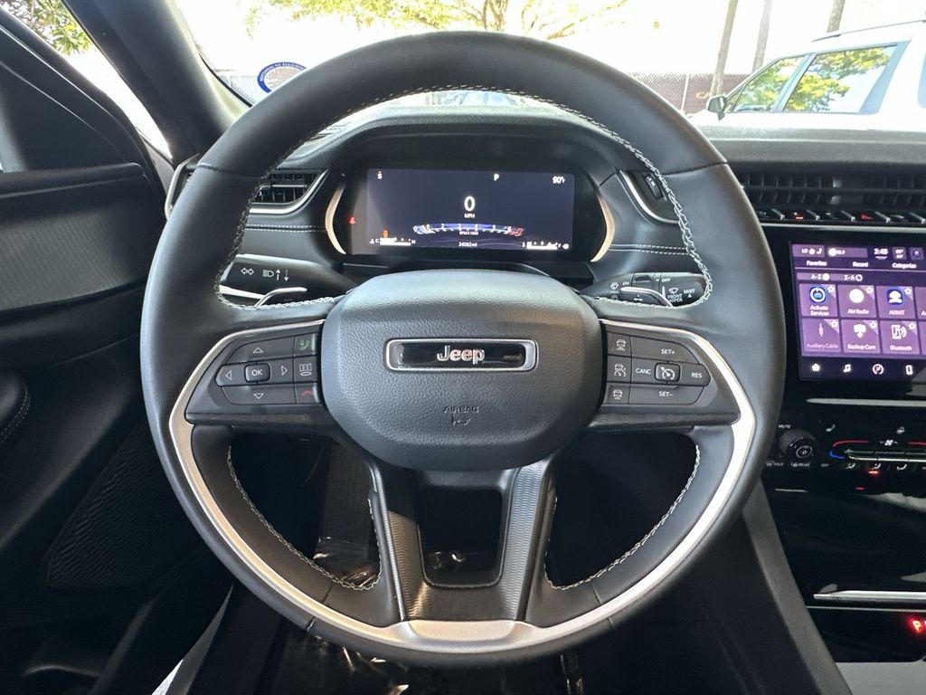 Thumbnail: 2025 Jeep Grand Cherokee - 10
