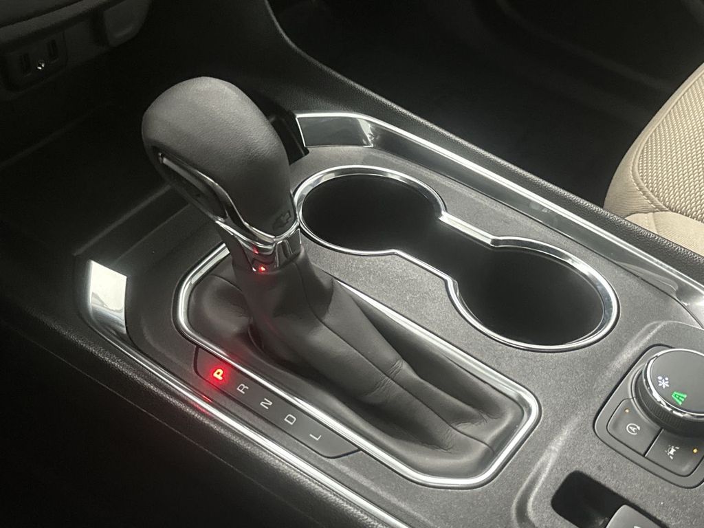 Thumbnail: 2023 Chevrolet Traverse - 16