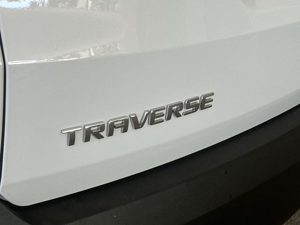 Thumbnail: 2023 Chevrolet Traverse - 7