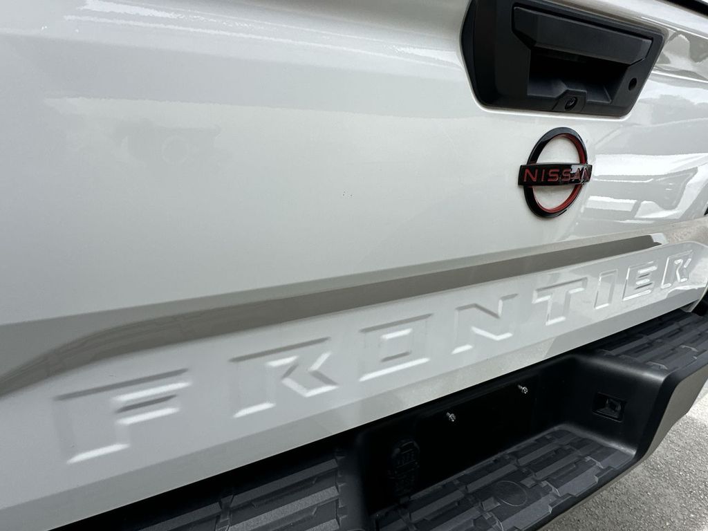Thumbnail: 2024 Nissan Frontier - 23