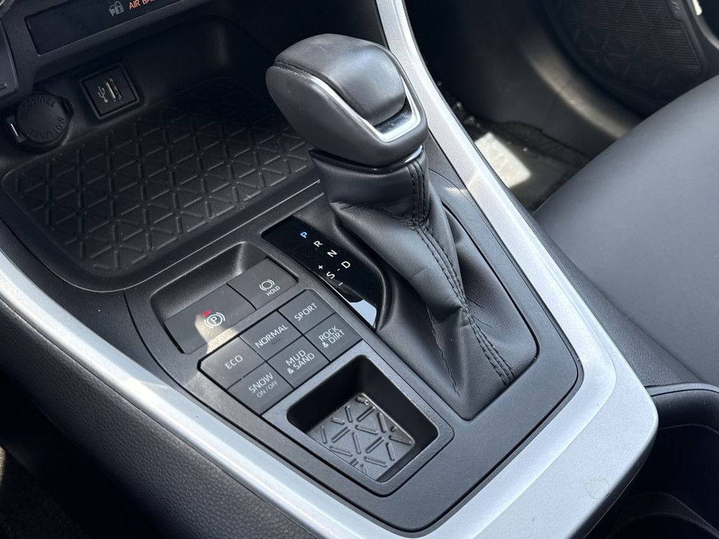 Thumbnail: 2025 Toyota RAV4 - 15