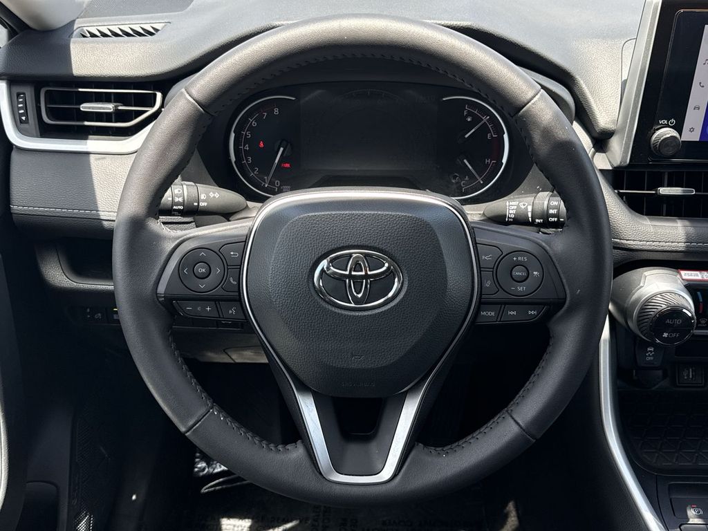 Thumbnail: 2025 Toyota RAV4 - 9