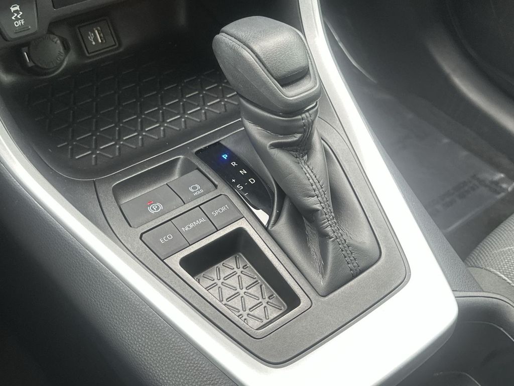 Thumbnail: 2024 Toyota RAV4 - 15