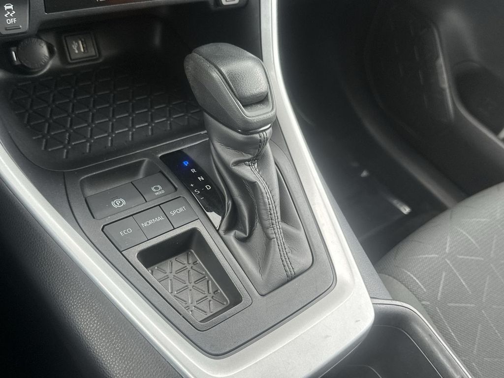 Thumbnail: 2024 Toyota RAV4 - 16