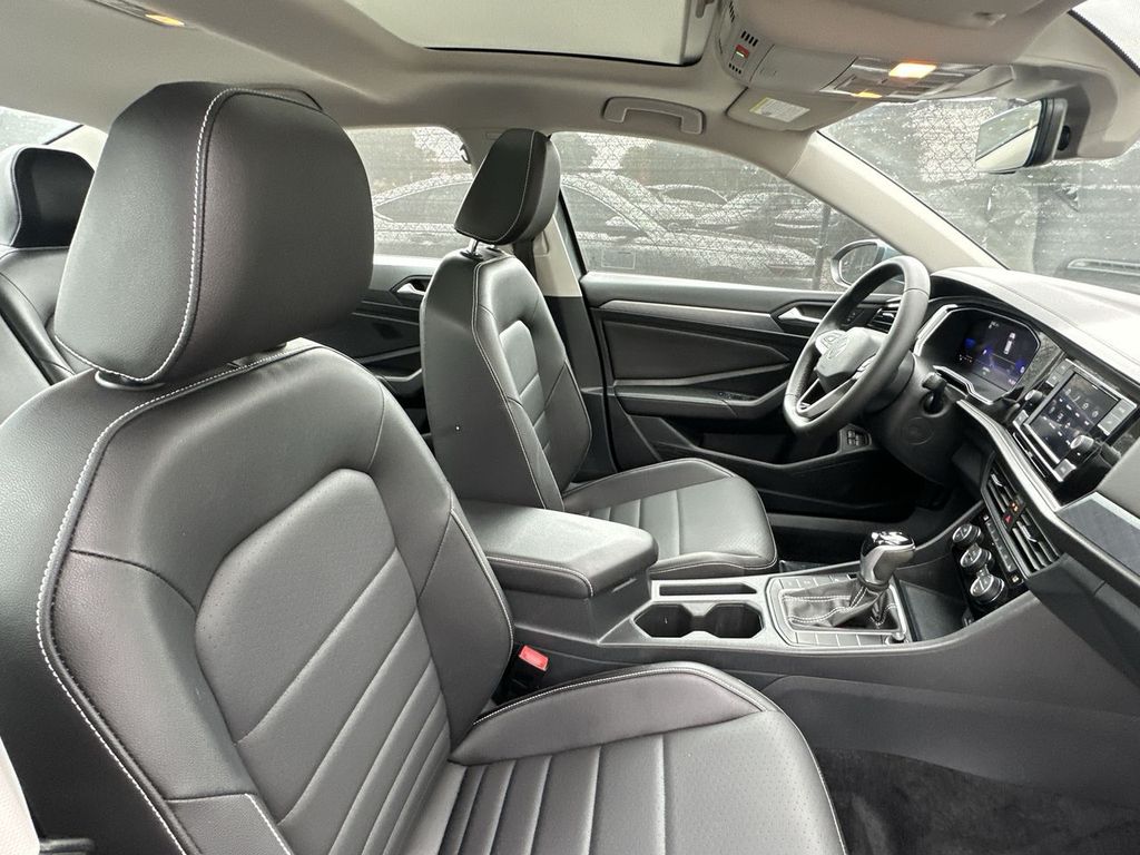 Thumbnail: 2022 Volkswagen Jetta - 29