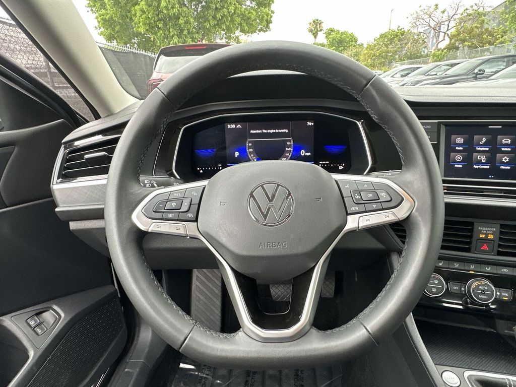 Thumbnail: 2022 Volkswagen Jetta - 10