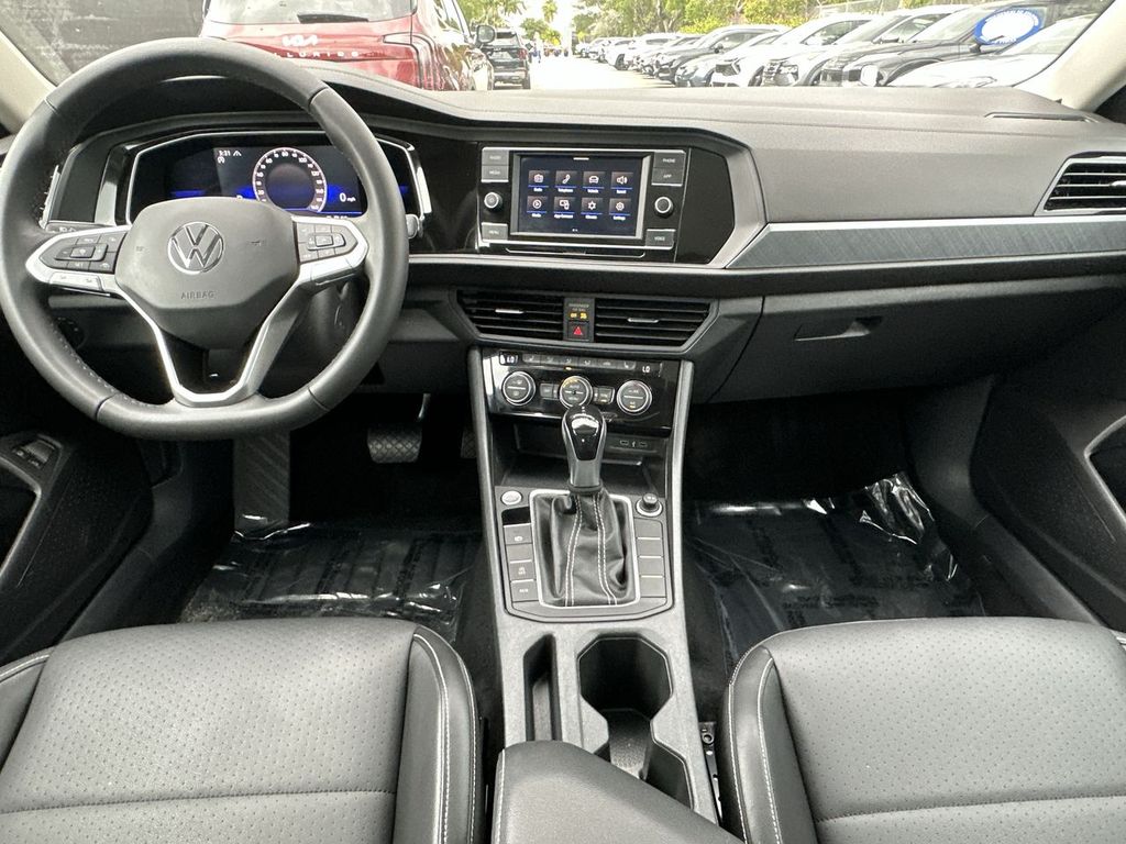 Thumbnail: 2022 Volkswagen Jetta - 14