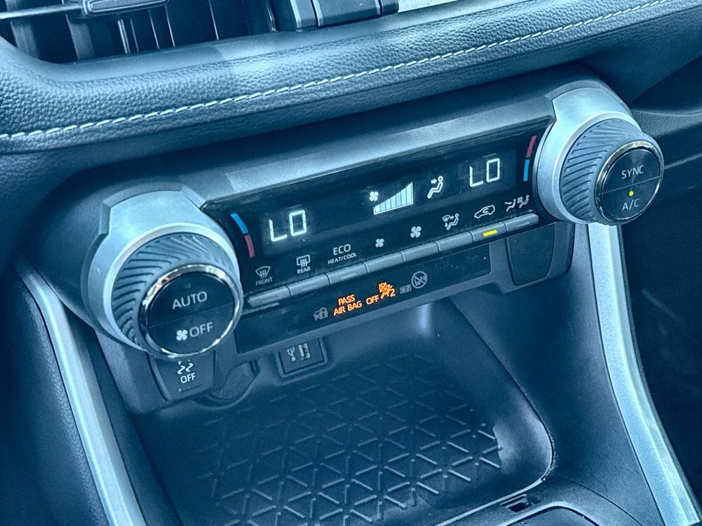 Thumbnail: 2025 Toyota RAV4 - 27