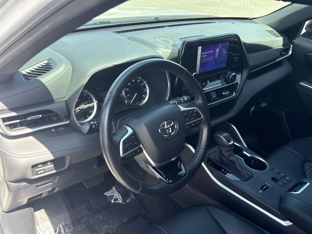 Thumbnail: 2024 Toyota Highlander - 2