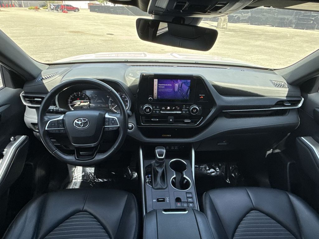 Thumbnail: 2024 Toyota Highlander - 14