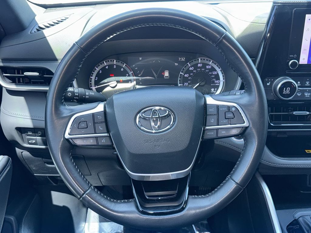 Thumbnail: 2024 Toyota Highlander - 10