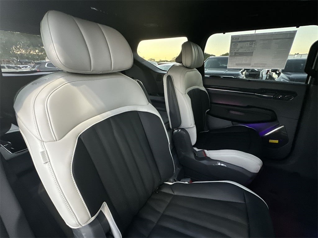 Thumbnail: 2026 Kia EV9 - 27