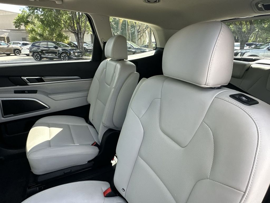 Thumbnail: 2022 Kia Telluride - 12