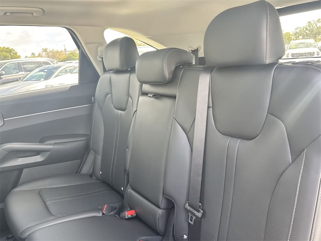 2025 Kia Sorento S 27