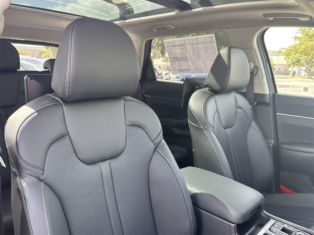 2025 Kia Sorento S 28