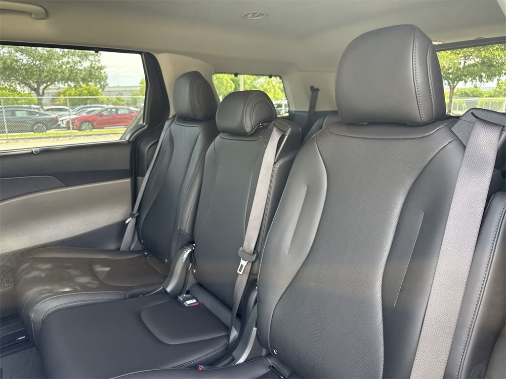 Thumbnail: 2025 Kia Carnival - 13