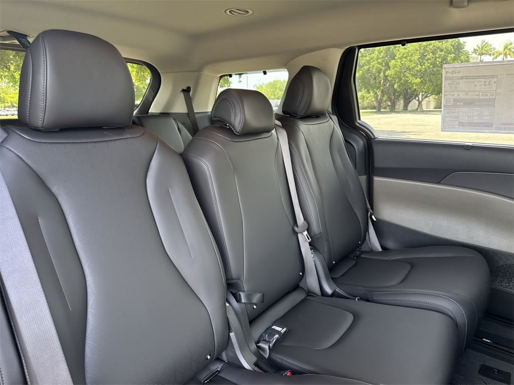 Thumbnail: 2025 Kia Carnival - 27