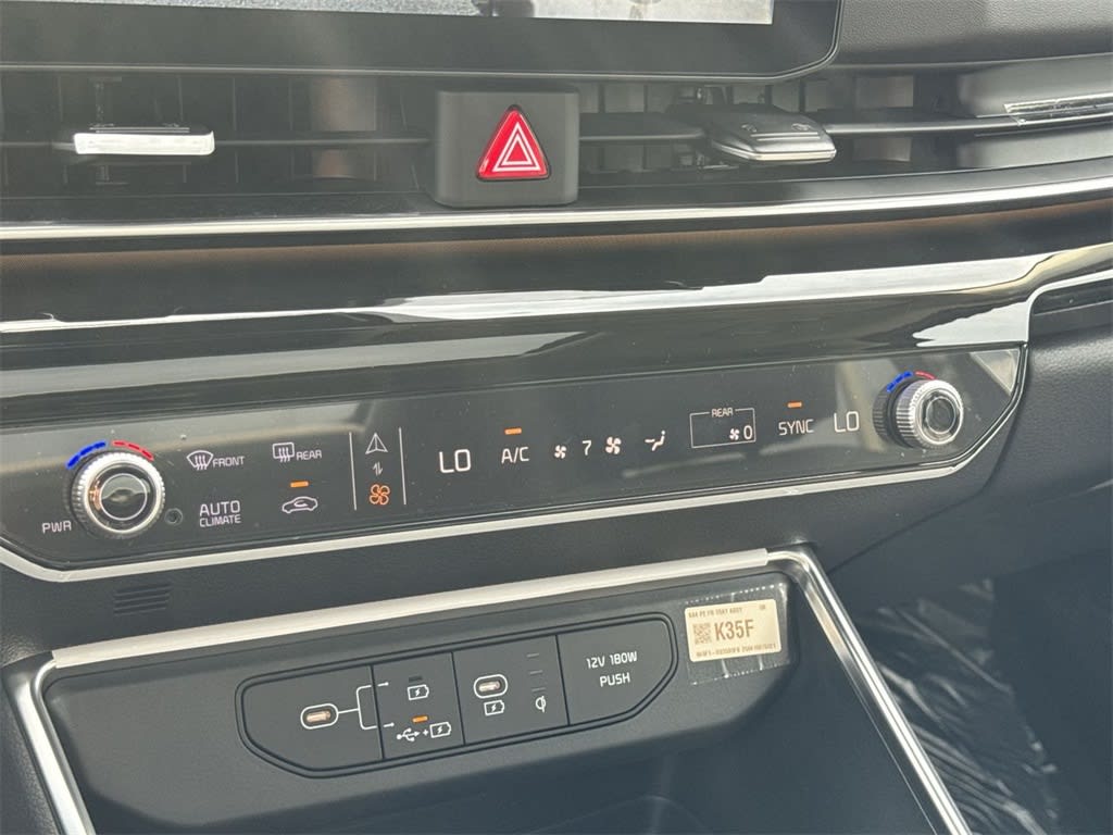 Thumbnail: 2026 Kia Carnival - 25