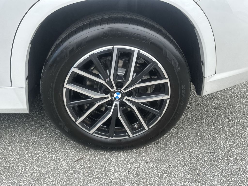 Thumbnail: 2025 BMW X1 - 8