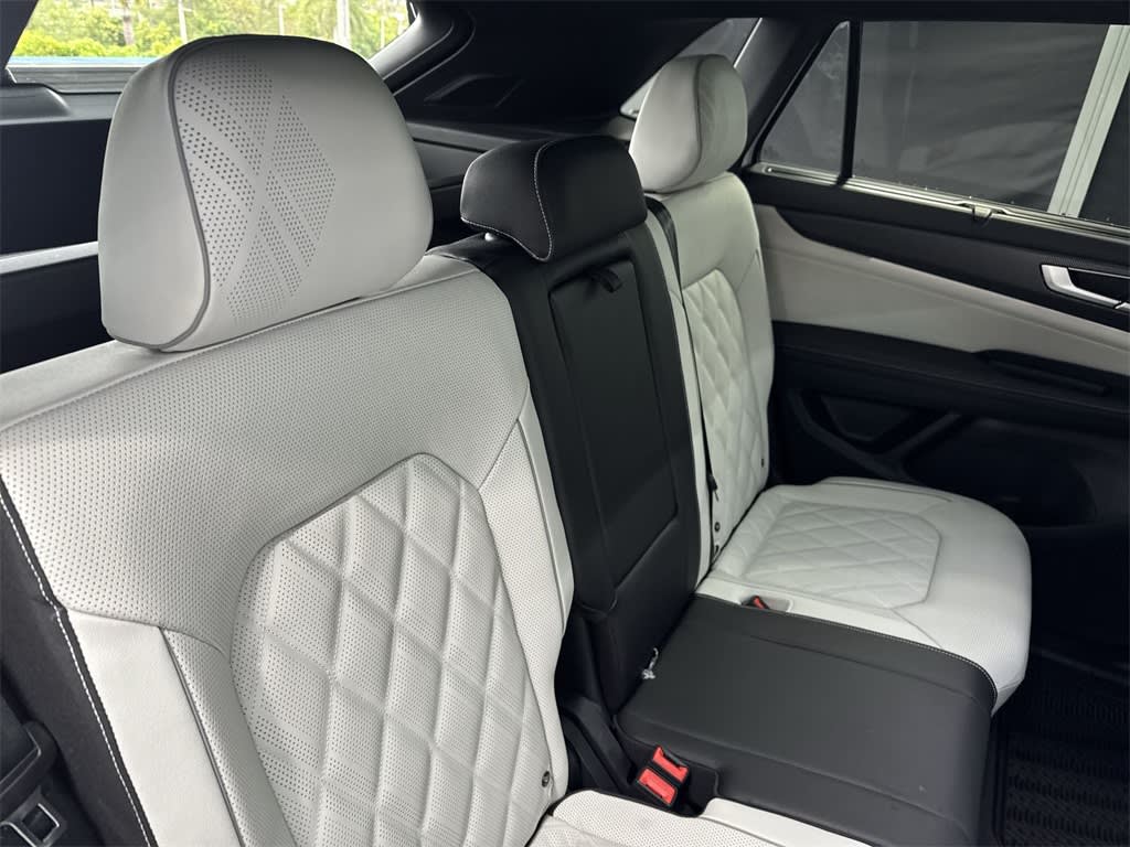 2025 Volkswagen Atlas SEL 34