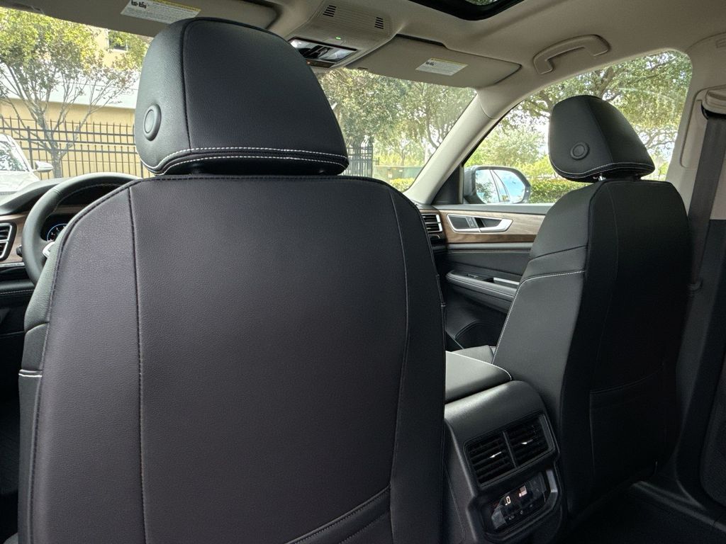 Thumbnail: 2026 Volkswagen Atlas - 12