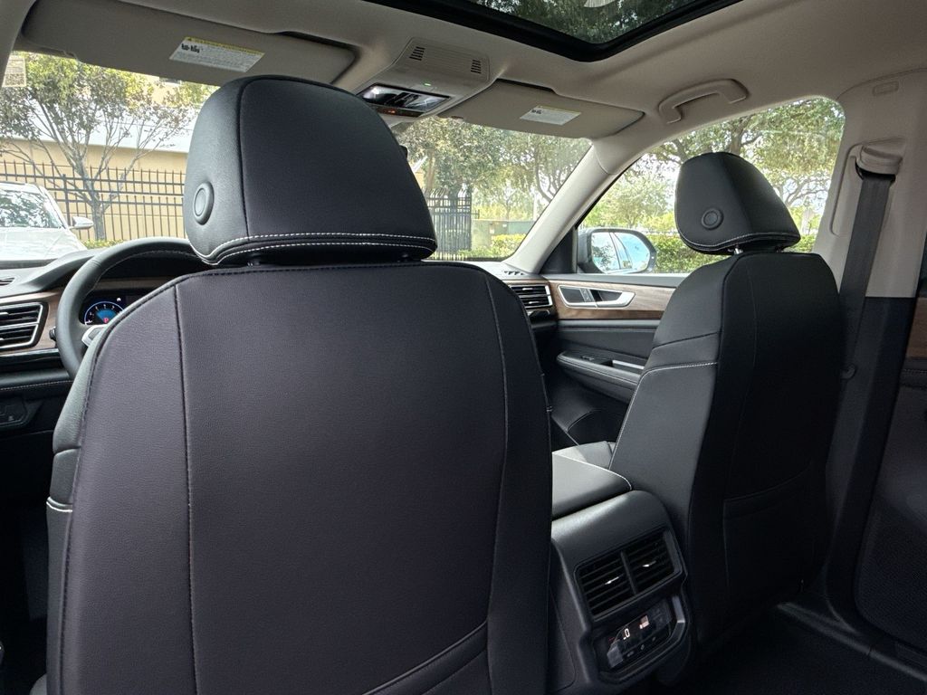 Thumbnail: 2026 Volkswagen Atlas - 12