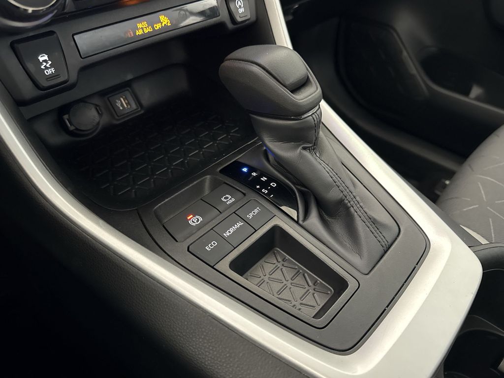 Thumbnail: 2024 Toyota RAV4 - 15