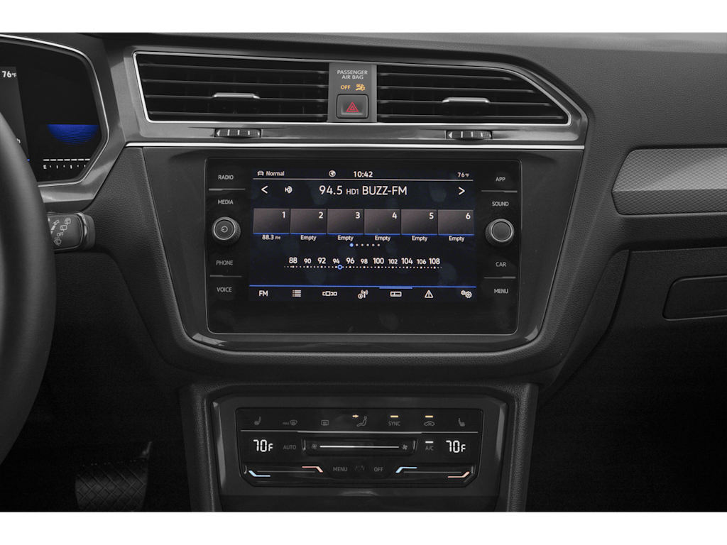 Thumbnail: 2023 Volkswagen Tiguan - 9