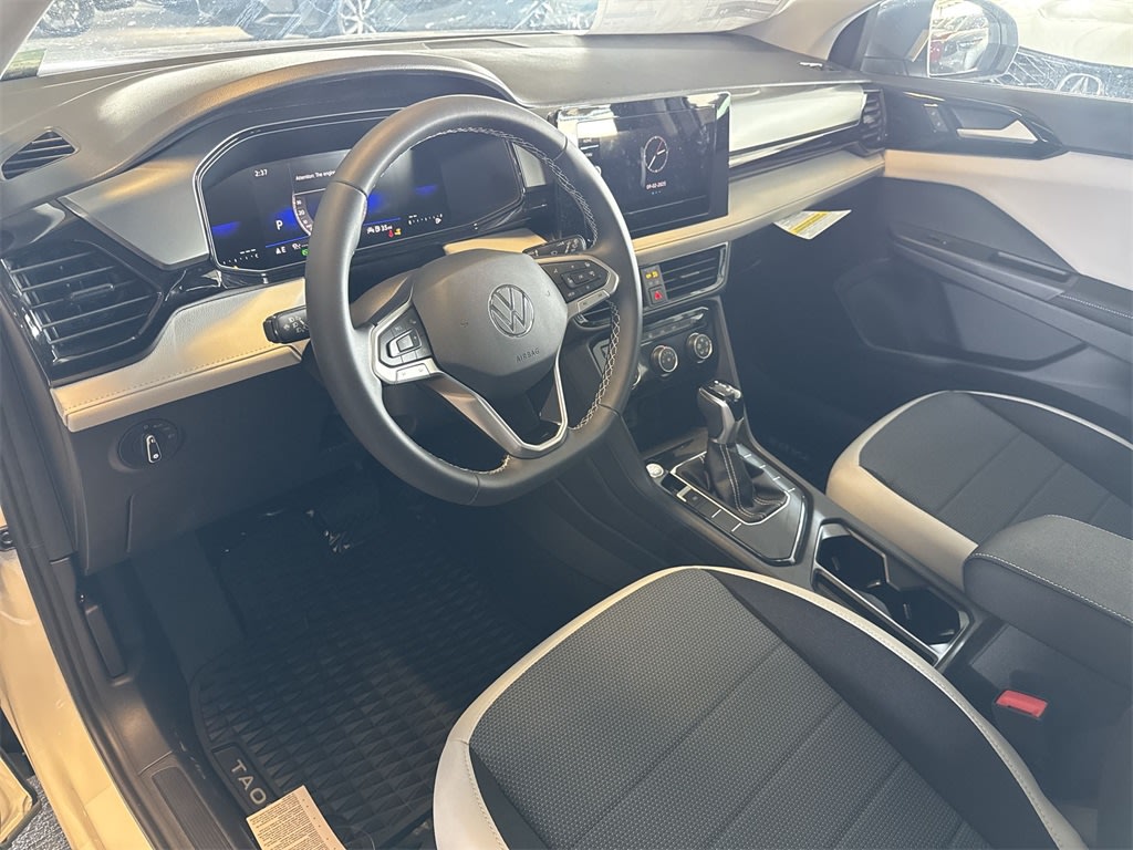 Thumbnail: 2025 Volkswagen Taos - 2