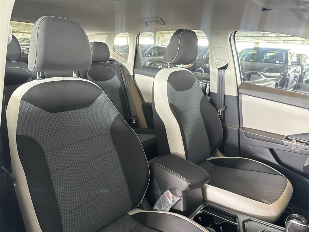 Thumbnail: 2025 Volkswagen Taos - 11