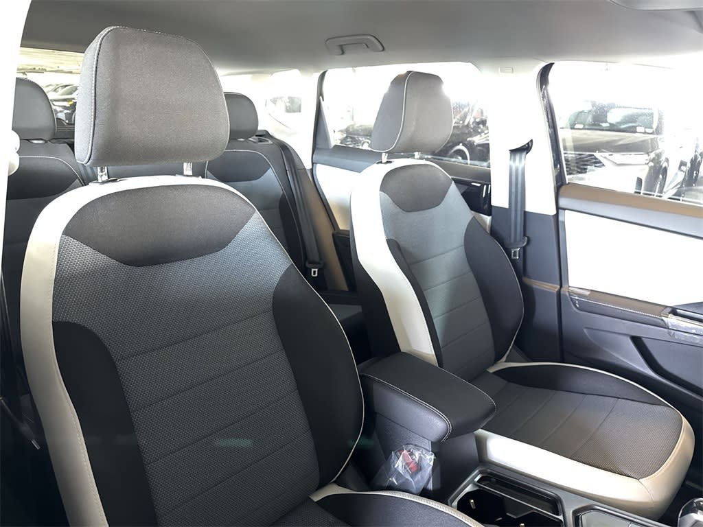 Thumbnail: 2025 Volkswagen Taos - 11