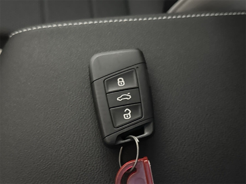 Thumbnail: 2025 Volkswagen Taos - 17