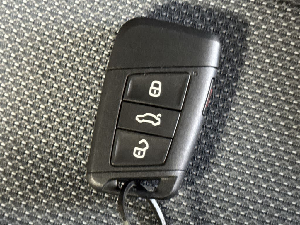 2025 Volkswagen Taos S 19