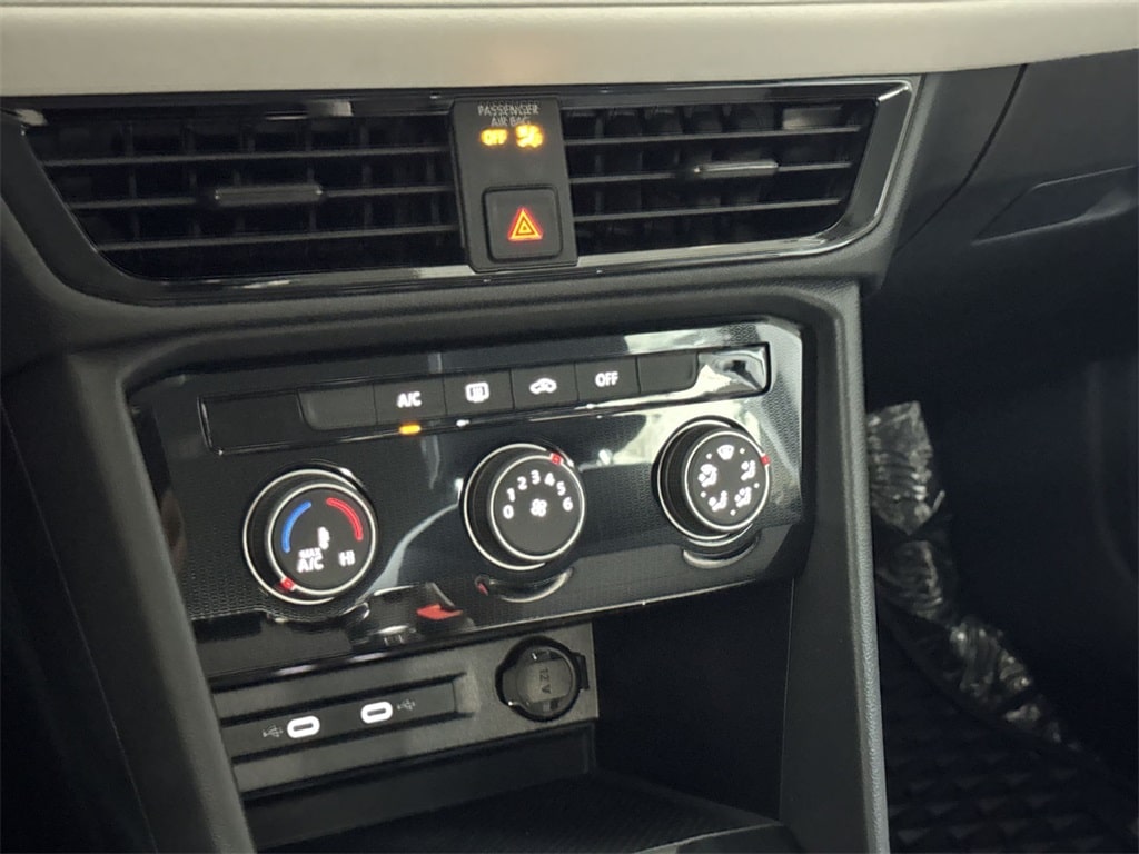 2025 Volkswagen Taos S 27