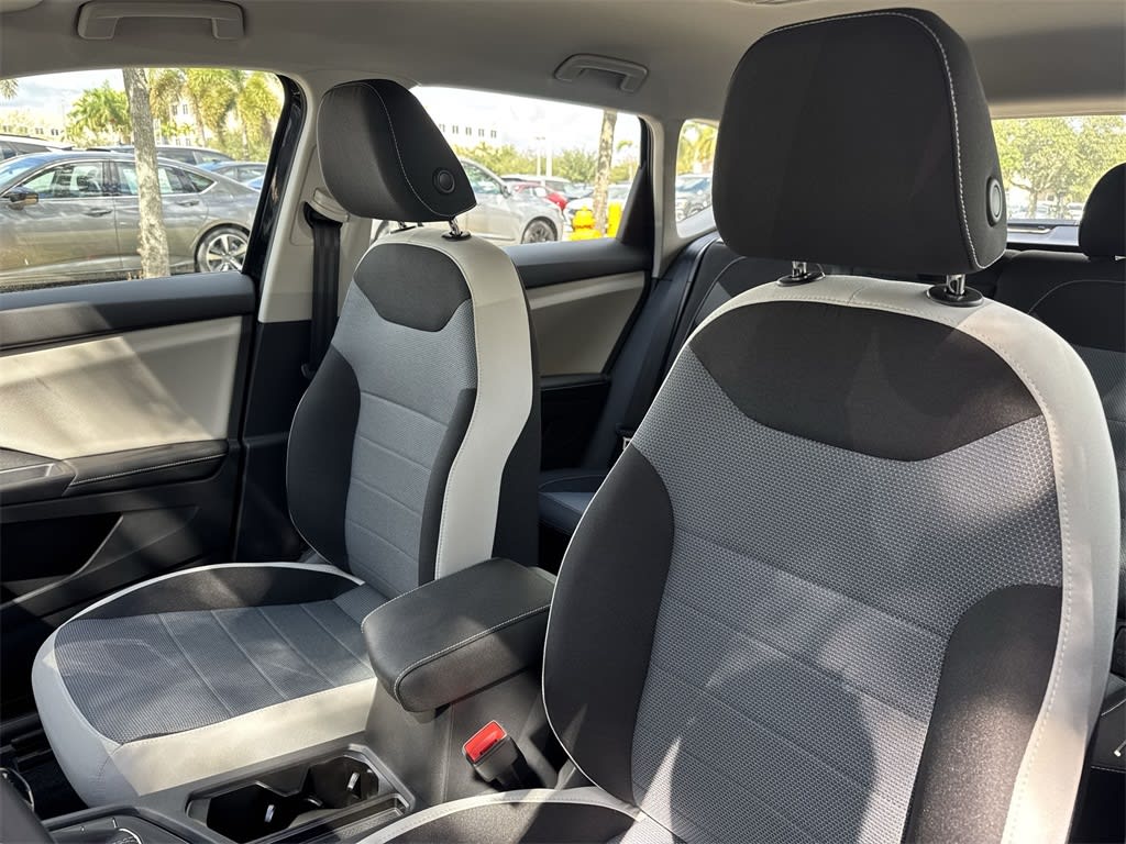 Thumbnail: 2025 Volkswagen Taos - 10