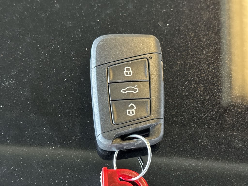 Thumbnail: 2025 Volkswagen Taos - 17