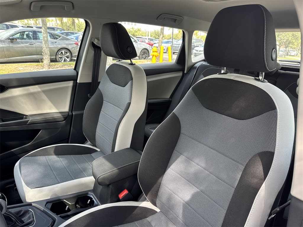 Thumbnail: 2025 Volkswagen Taos - 11