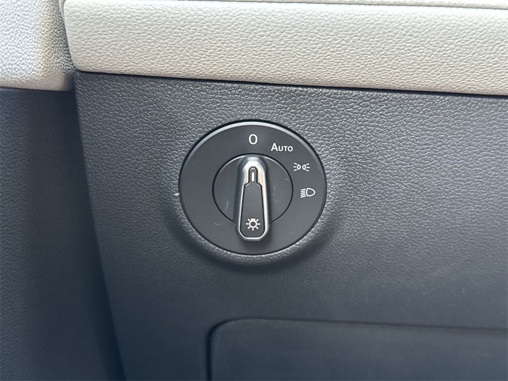 Thumbnail: 2025 Volkswagen Taos - 25