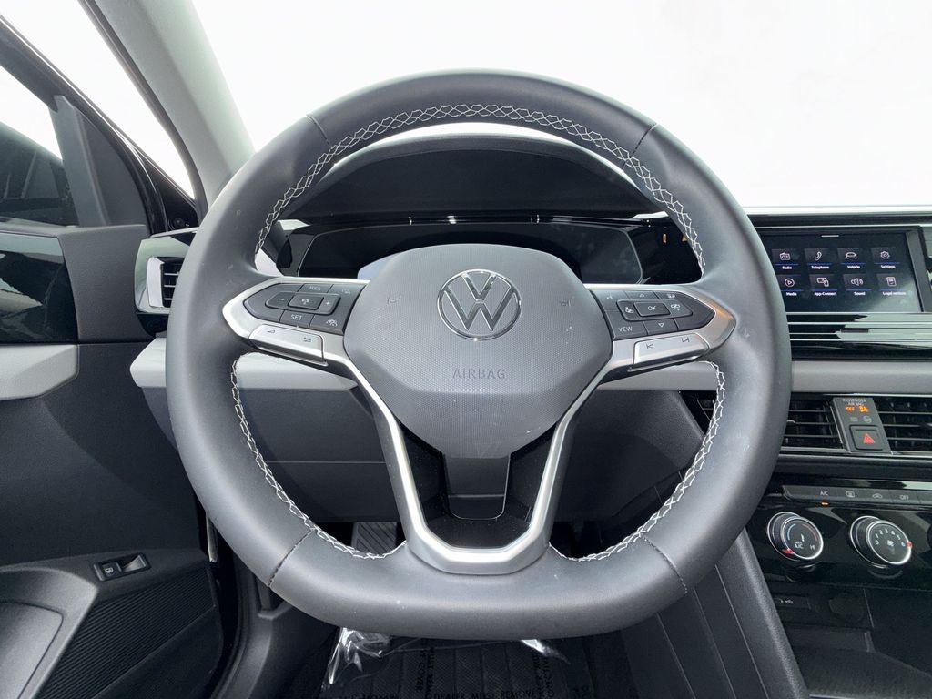 Thumbnail: 2024 Volkswagen Taos - 10