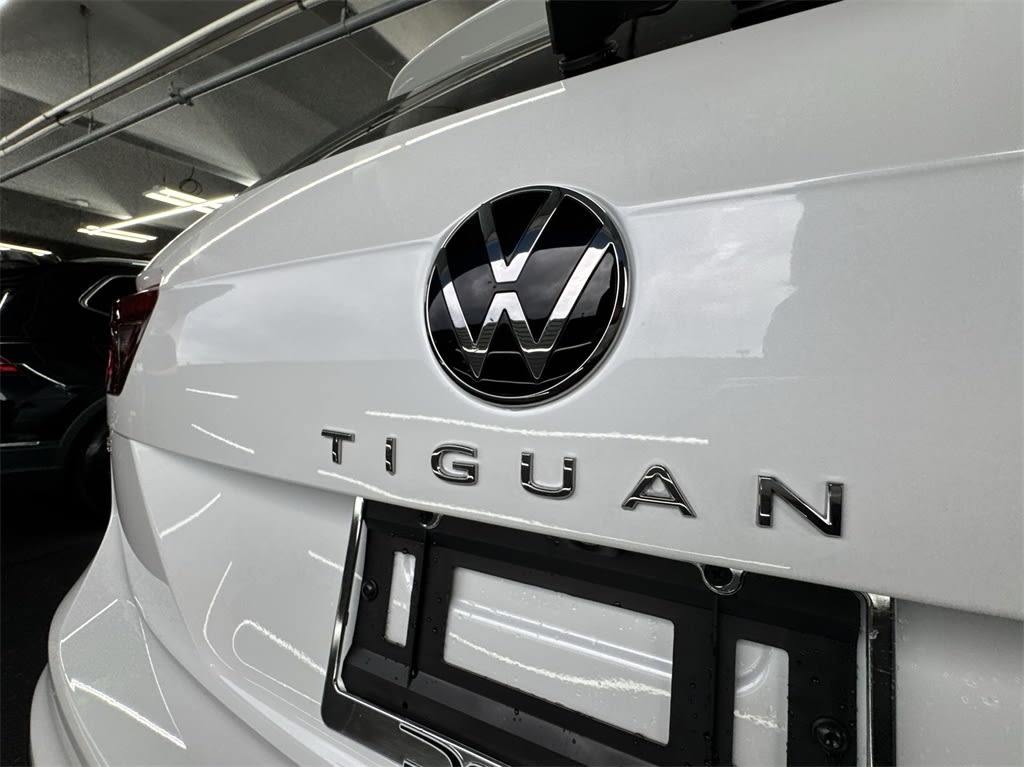 2024 Volkswagen Tiguan SE R-Line Black 23