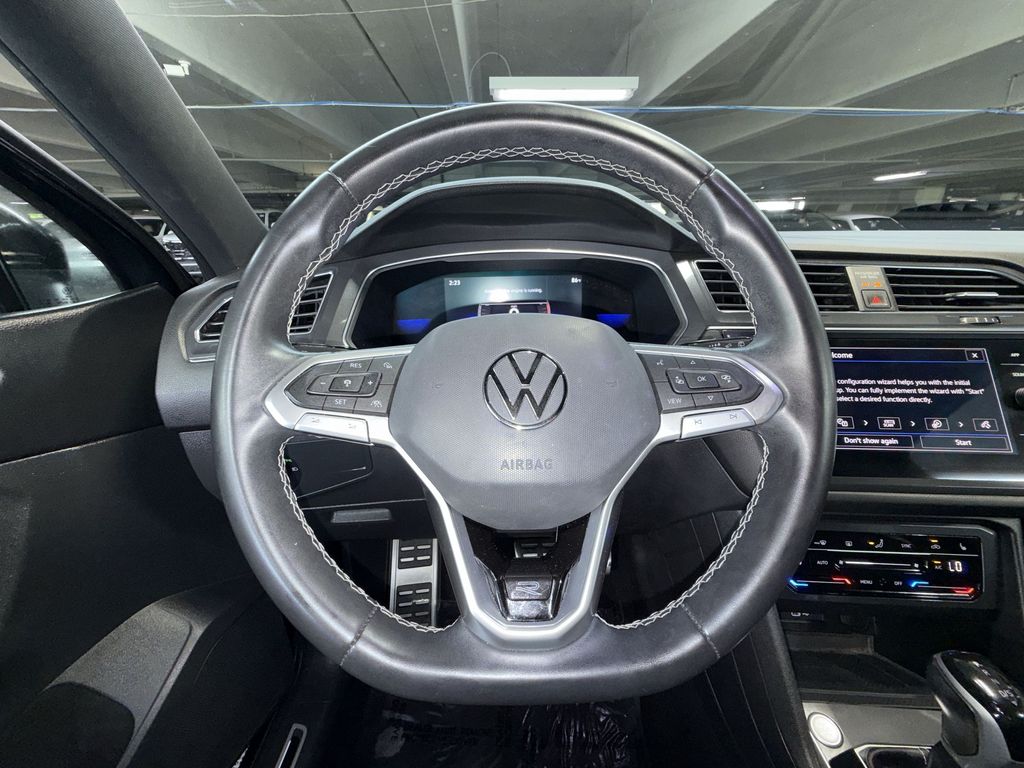 Thumbnail: 2023 Volkswagen Tiguan - 10