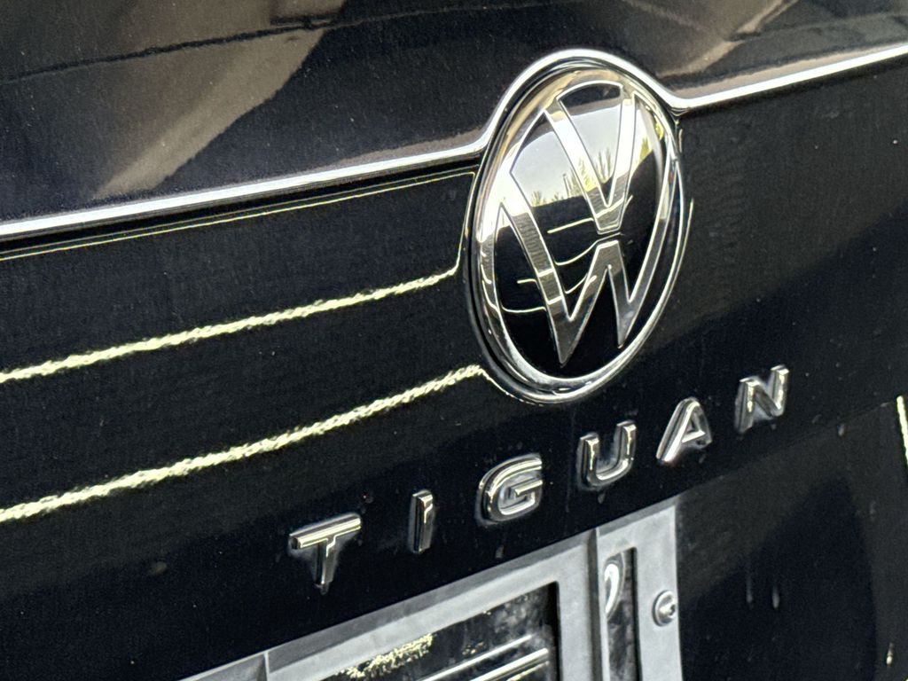 Thumbnail: 2023 Volkswagen Tiguan - 7