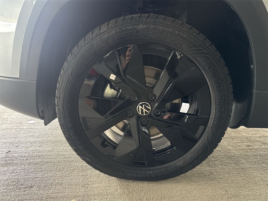 Thumbnail: 2025 Volkswagen Taos - 8