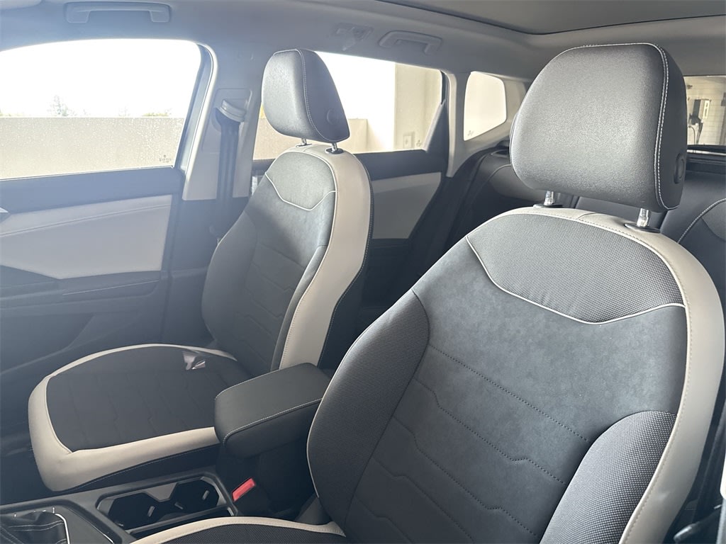 Thumbnail: 2025 Volkswagen Taos - 11