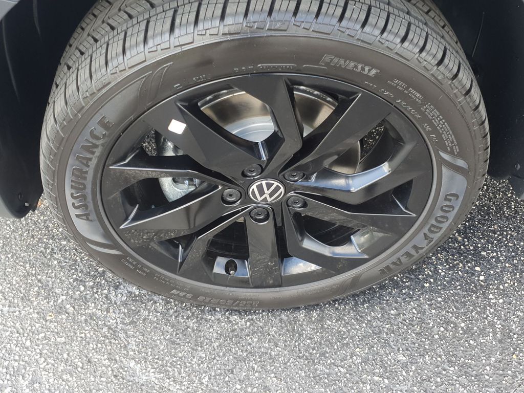 Thumbnail: 2024 Volkswagen Taos - 8