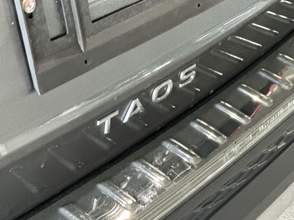 Thumbnail: 2023 Volkswagen Taos - 7