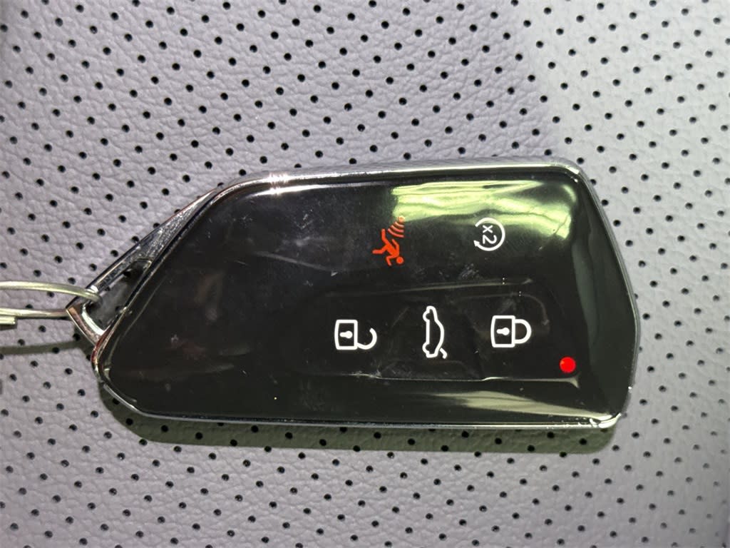 Thumbnail: 2025 Volkswagen Tiguan - 17